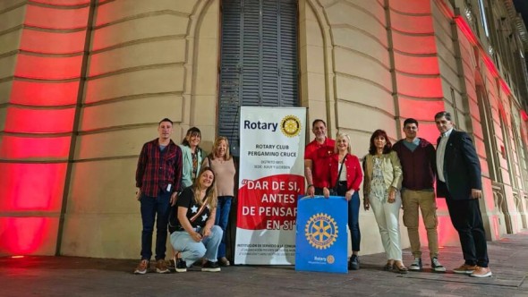 La Municipalidad de Pergamino se iluminó de rojo en el marco de la Lucha contra la Poliomielitis